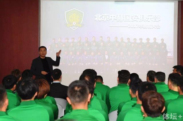 所以，为了不让他走错路，万破军给出了自己的解决方案：既然哈米德这个王八蛋，把他的基地修建成了一座铁桶，那我们就把他彻底围住，让他孤立无援、让他坐以待毙。